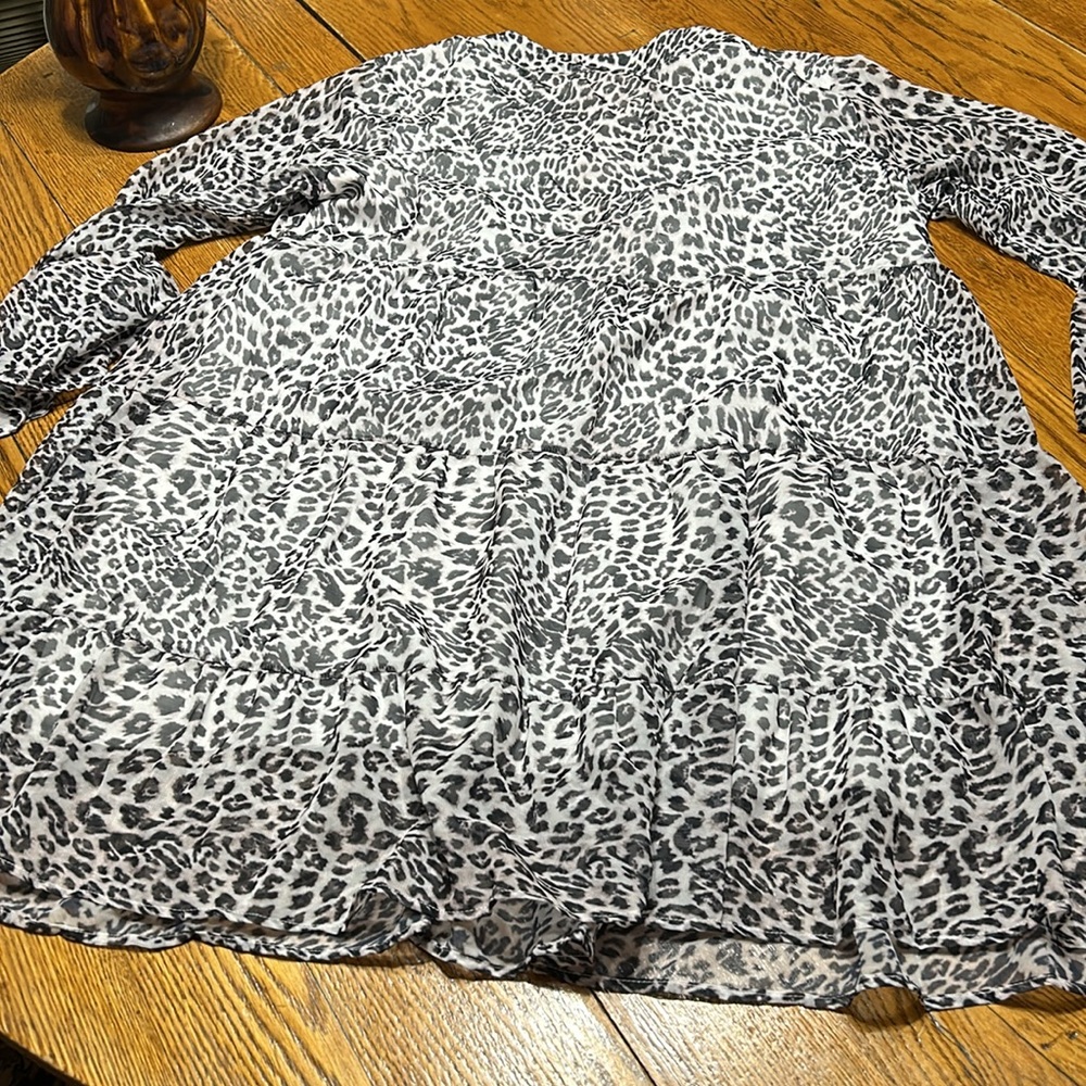 No brand tiered dress with bell sleeves. Animal print.  Lined. XL. - Picture 10 of 10